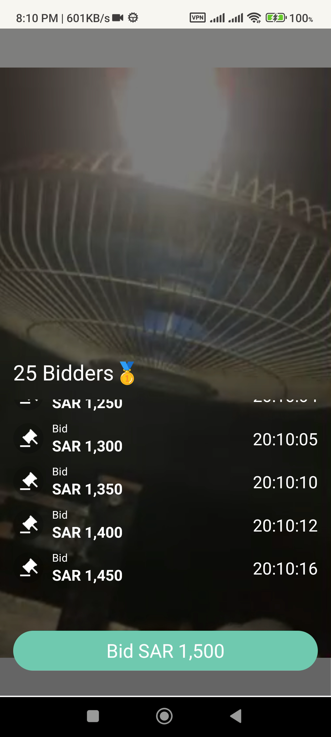 Nana Business live bidding screen showing the video feed, bidder count, bid history, current price, and next bid action